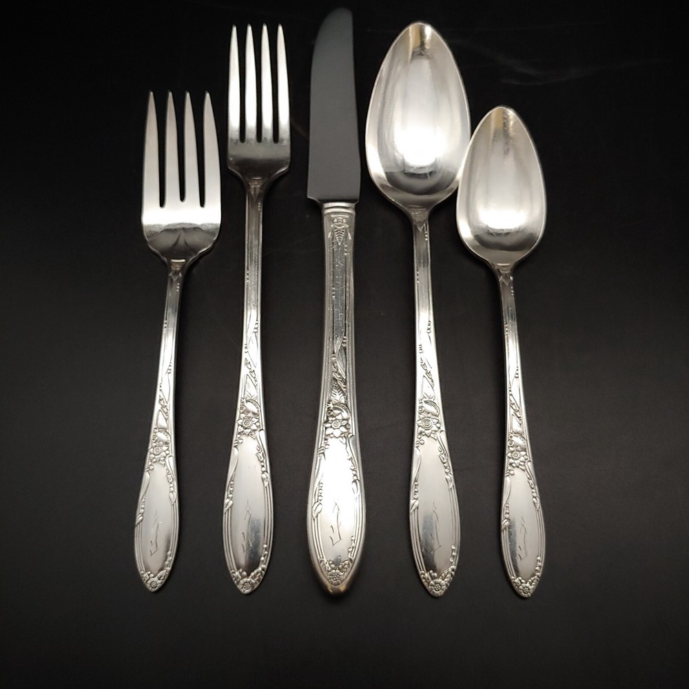 8 Place Settings Oneida Chateau 1934 Silverplate Flatware Set, Heirloom Monogram