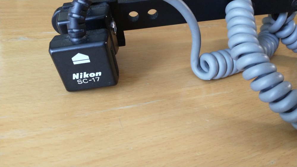 STROBOFRAME PRO-T Rotating Flash Bracket #310-810 + Nikon AF SC-17 ext sync cord