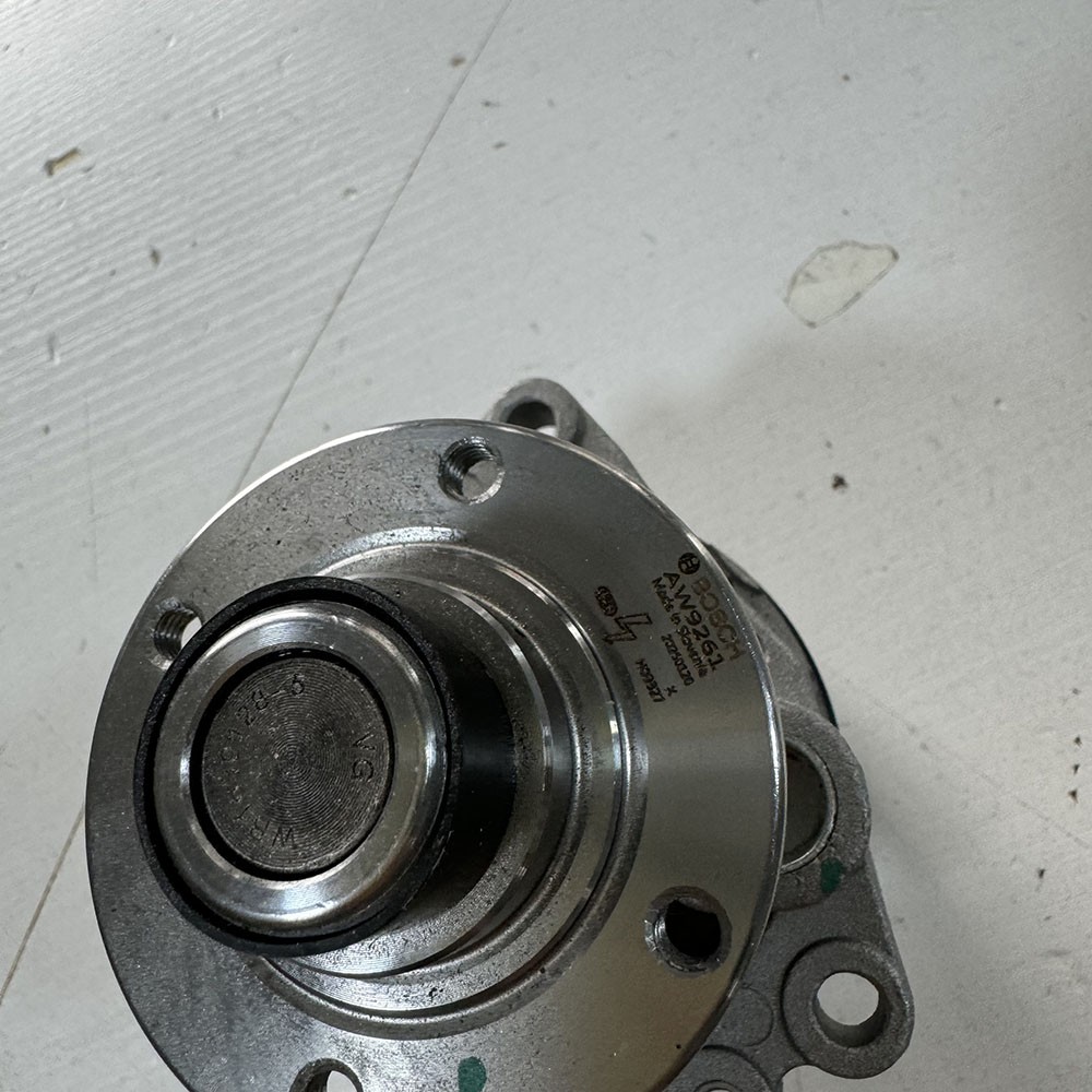 BOSCH Water Pump For BMW X5 E34 E36 E39 E46 E53 E83 E85 11517527799 11517527910