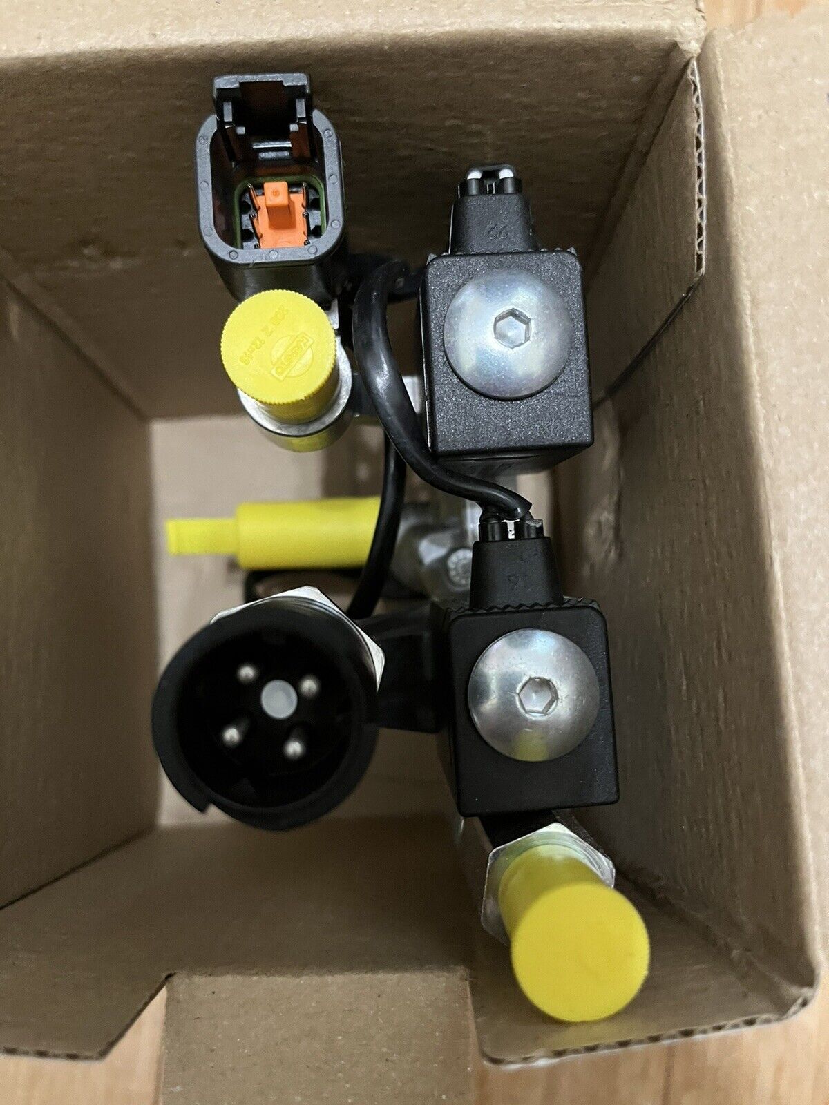 Fuel Filter Dosing Module 23099630 For VOLVO D13 USA