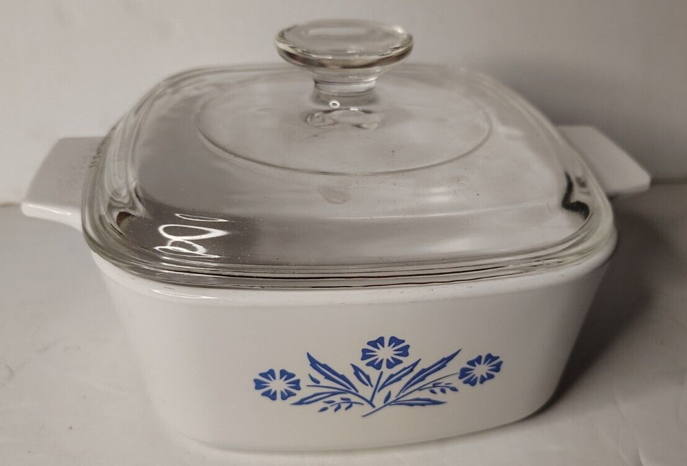 Corning Ware 1 1/2 qt blue Cornflower w/ lid