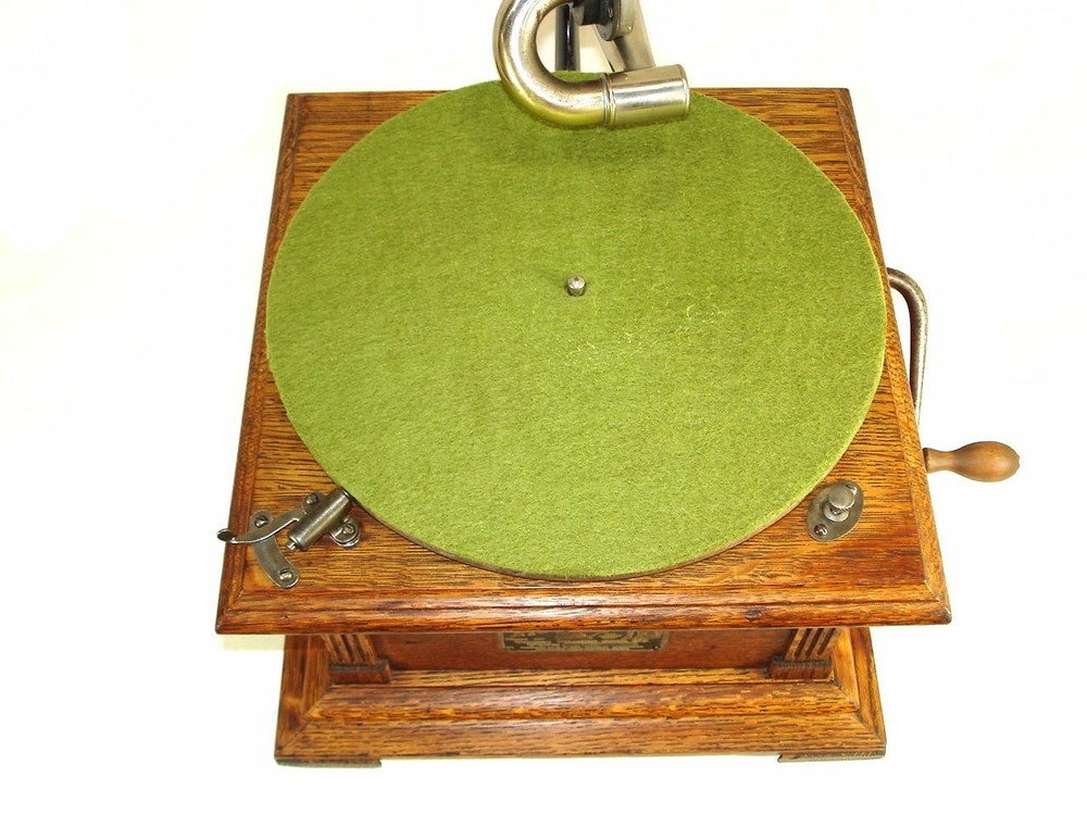 Victor II Humpback Phonograph