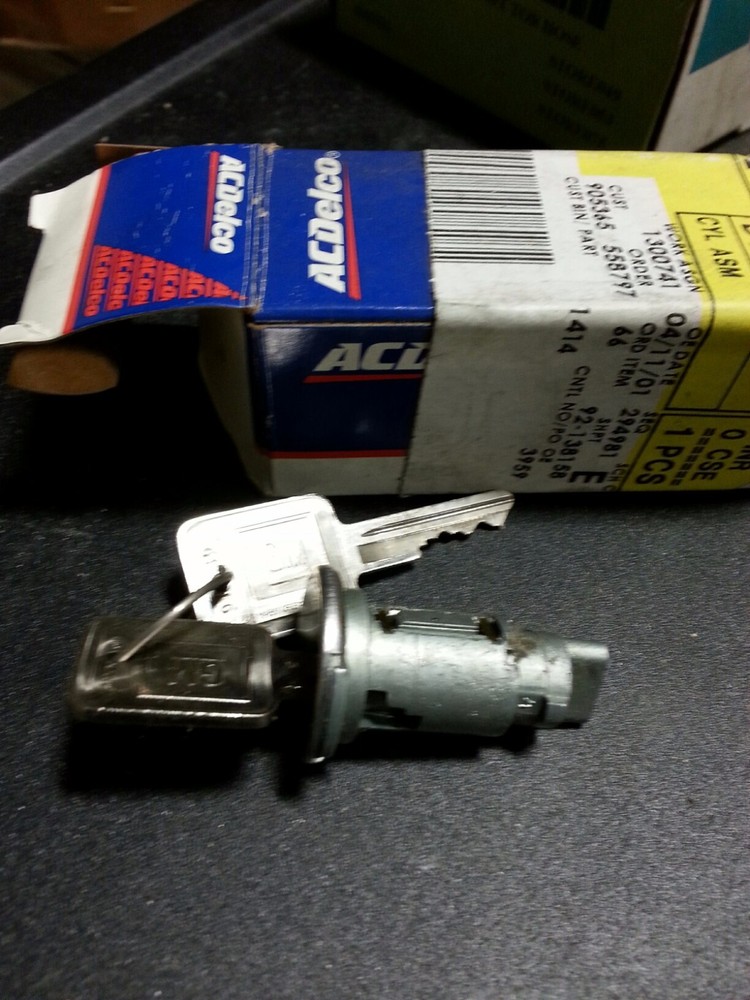 AC DELCO IGNITION SWITCH WITH KEYS D1499A