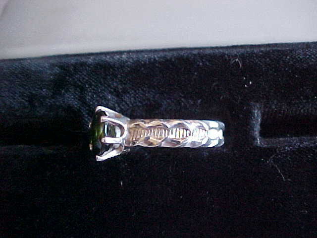 TK CUSTOM SILVER SOLITAIRE GREEN STONE RING SIZE 8 .925 STERLING SILVER