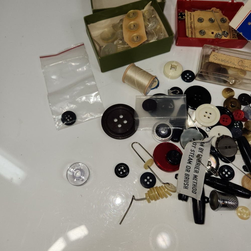 Small Lot VTG Sewing Thread, Thimble, Needle, Button ADVERTISING In Lidded Box