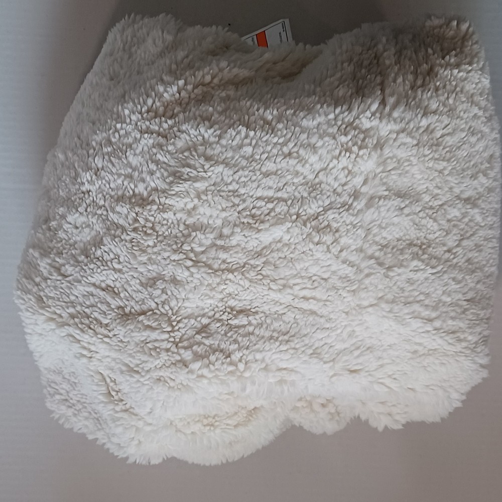 Pottery Barn Teen Recycled Sherpa 41" Faux Fur Bean Bag Sample Surface Dirt NWT