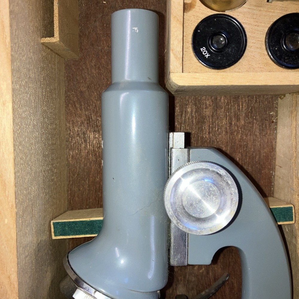 Lunax 900X monocular microscope w/storage box and accessories