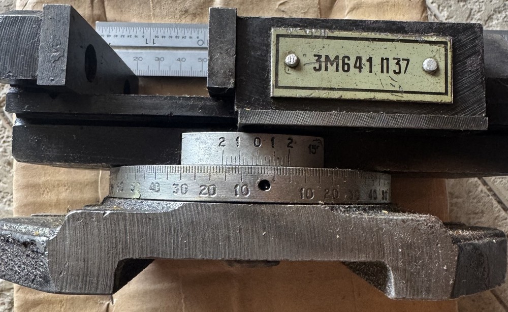 Pprecision machine vise with micro-feed USSR