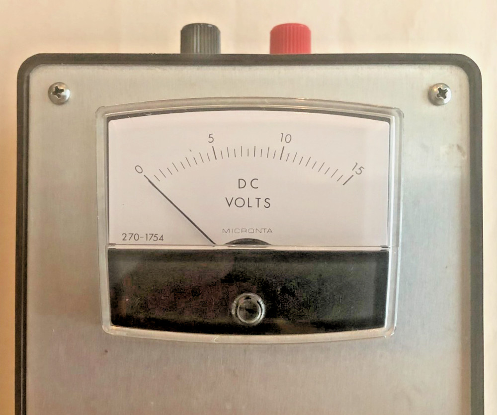 ELECTRONICS - VINTAGE RADIO SHACK MICRONTA 270-1754 D.C. VOLT METER - UNTESTED