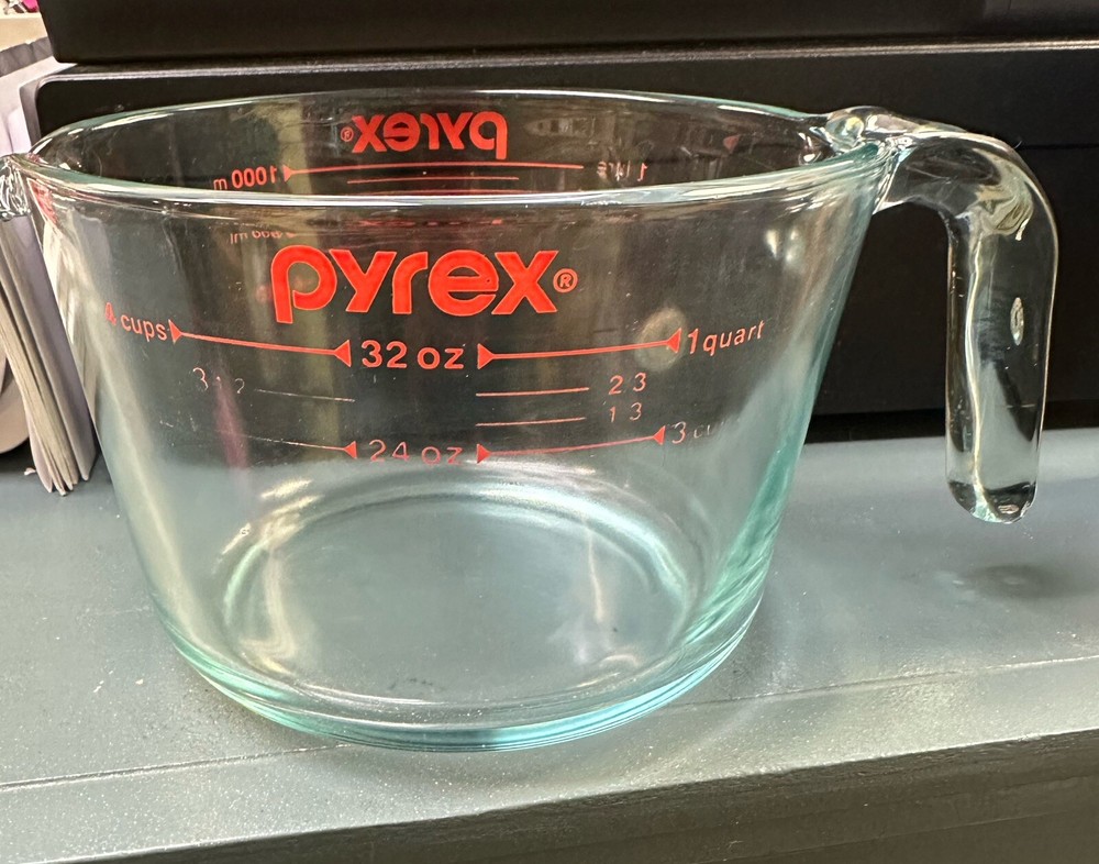 Pyrex Measuring 4 Cup (32 Oz) Glass, Clear, Red