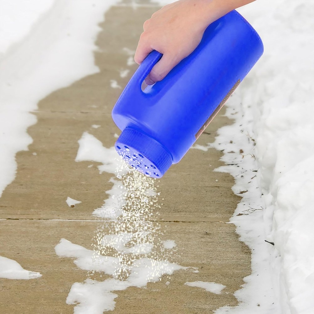Multipurpose Salt and Seed Spreader - 2.3L Handheld Tool for Efficient Gardening