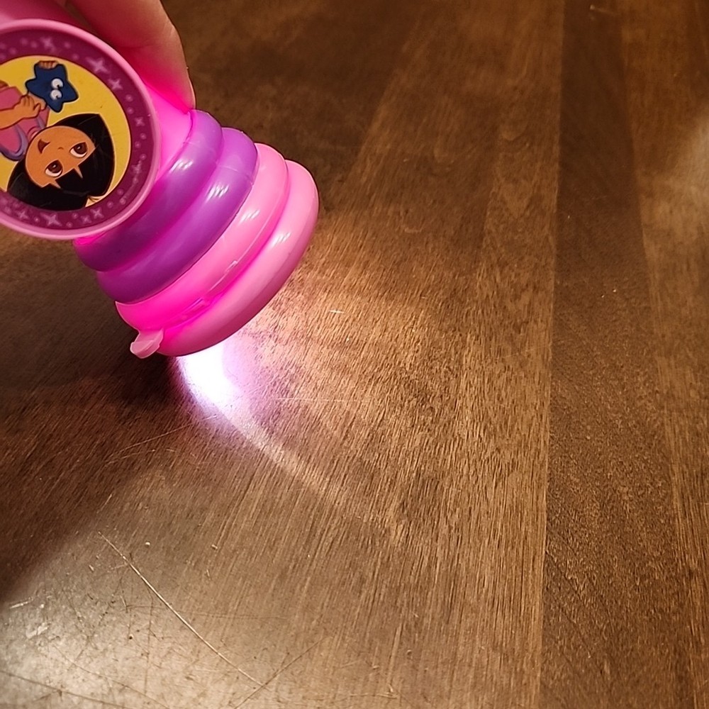 Dora The Explorer Projector Flashlight With One Disc