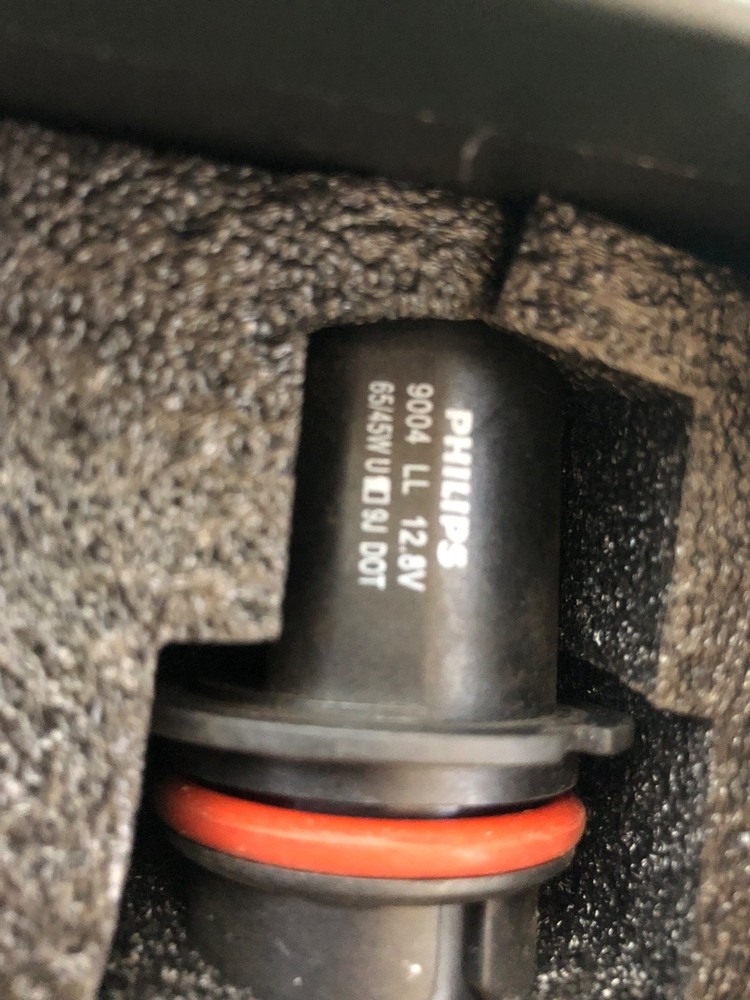 Philips 9004B2 Standard Halogen Replacement Headlight Bulb, 2 Pack (JS6)