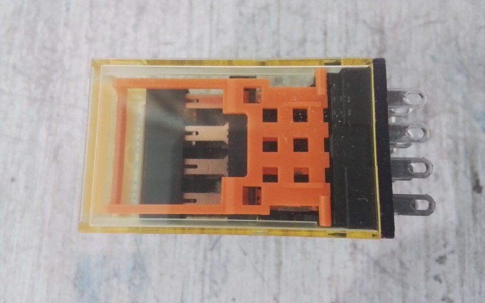 IDEC Relay RU4S-C-A110 (SP339)