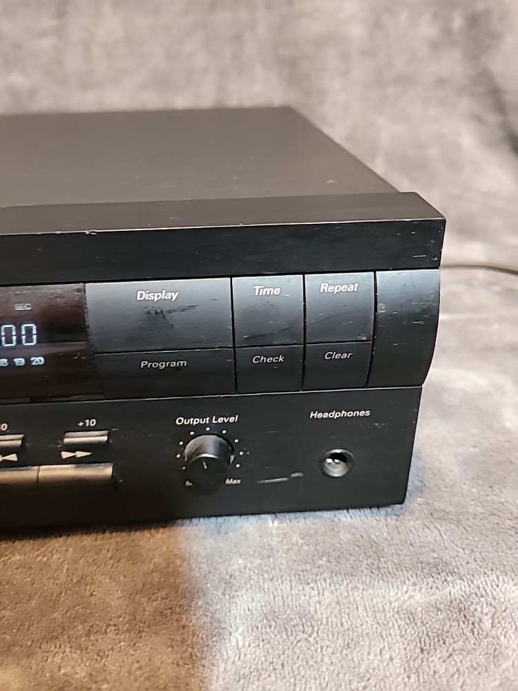 HARMON KARDON HD7500 Compact Disc Player (READ)