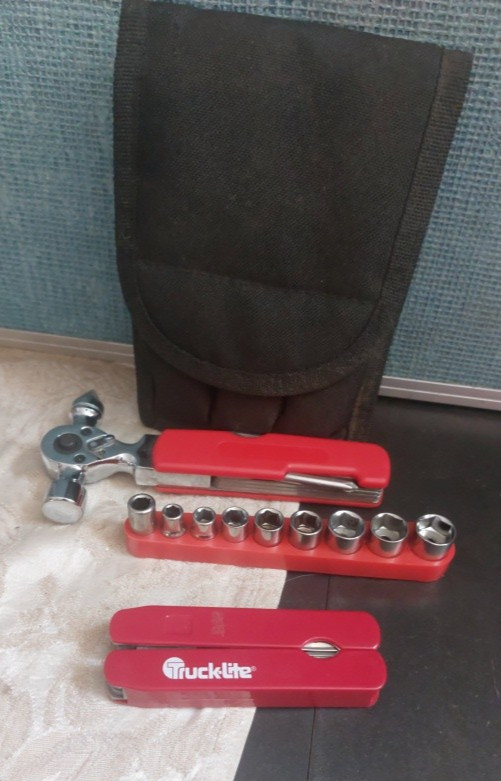 Mini Tool set with belt tool pouch Trucklite