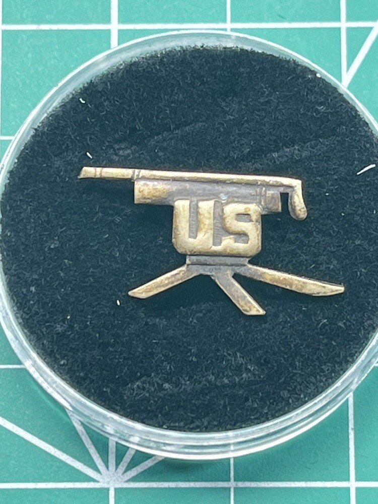WW1 / WWII Homefront US Machine Gun Pin
