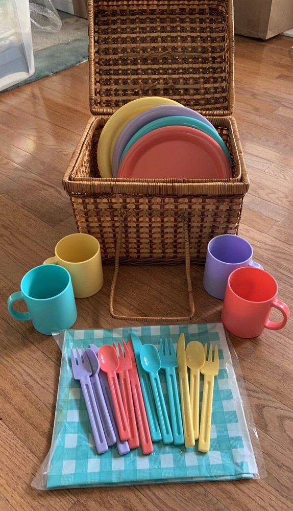 PICNIC BASKET