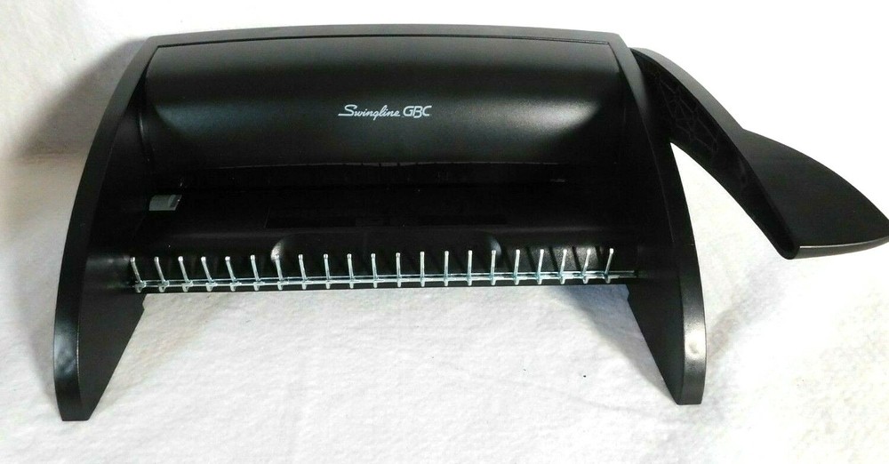 GBC CombBind C12 SwingLine Comb Binder & Punch