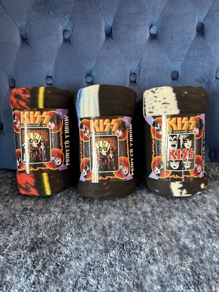 3 Kiss Throw Blankets 50x60 Never Used Still In Original Packaging
