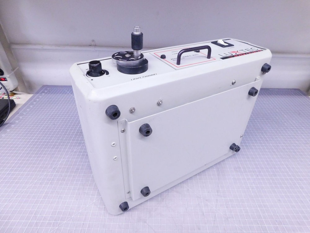 LUXTEC 9300 XENON SERIES LIGHT SOURCE M5552