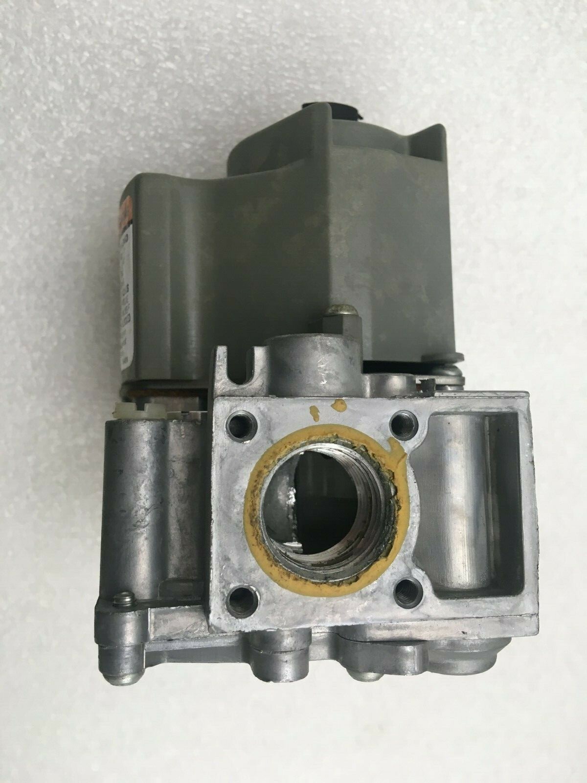 Honeywell VR8205H8016 HVAC Furnace Gas Valve Rheem Ruud 60-22866-01 used #G26
