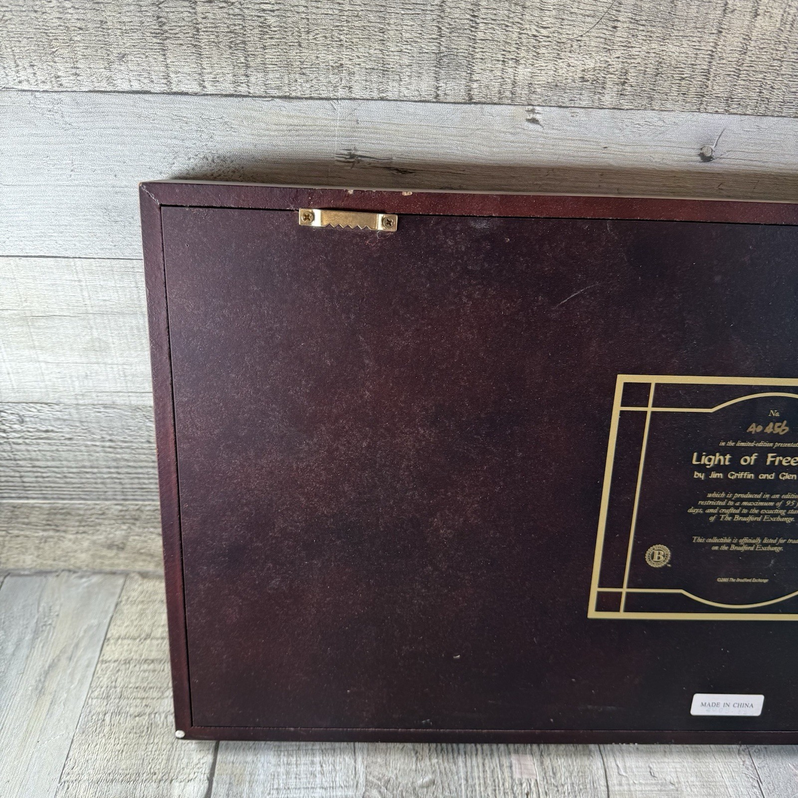 2005 Bradford Exchange LIGHT OF FREEDOM USMC Limited Edition Stain Glass Light