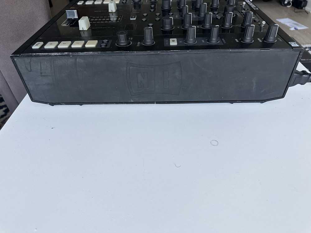 traktor z2 mixer. Powers On/untested