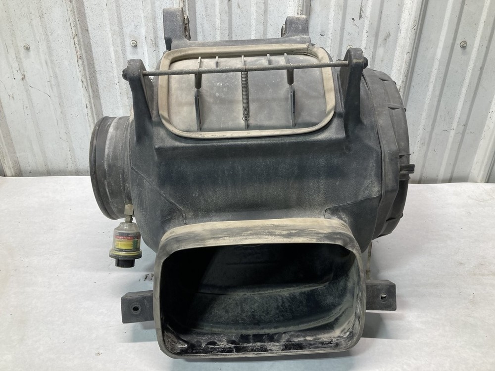 Kenworth T700 Air Cleaner - Used