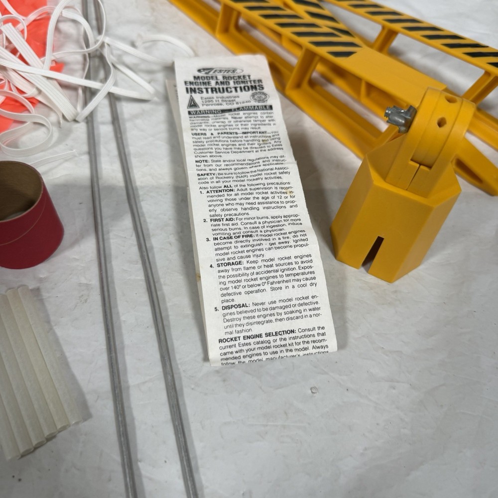 Vintage Estes Model Rocket Launch Set Range Box Pad Electron Beam Controller