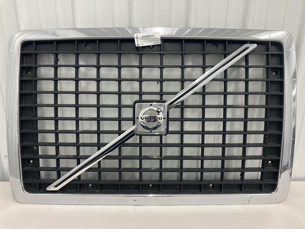 2003-2017 Volvo VNL Grille - Used