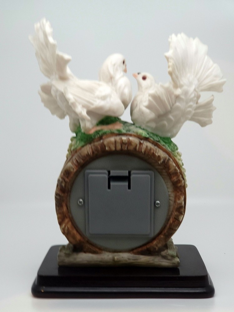 Beautiful Doves Clock. Ruby's Collection. Perfect Condition!