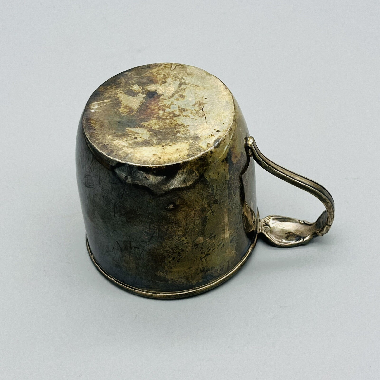 VTG Baby Cup "KEVIN" International Silver-Reflection Pattern Tarnish Patina