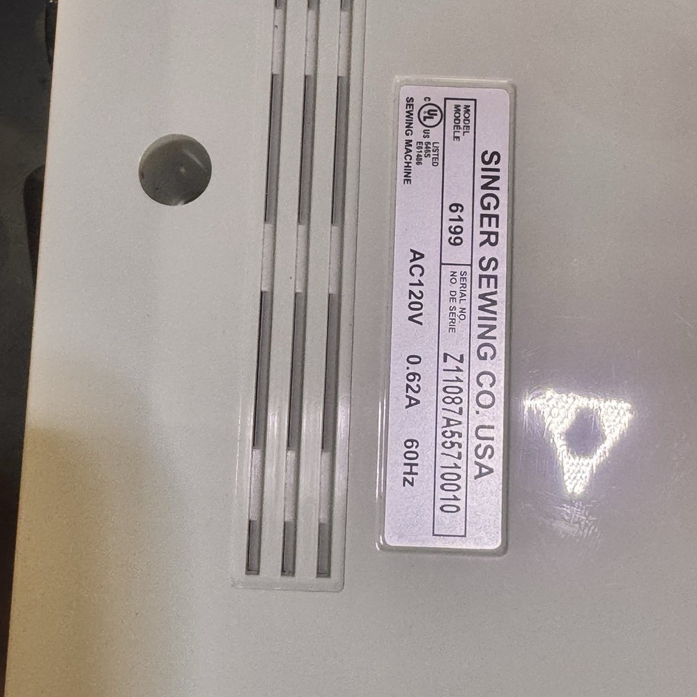 Singer Brilliance 6199 Electronic Sewing Machine