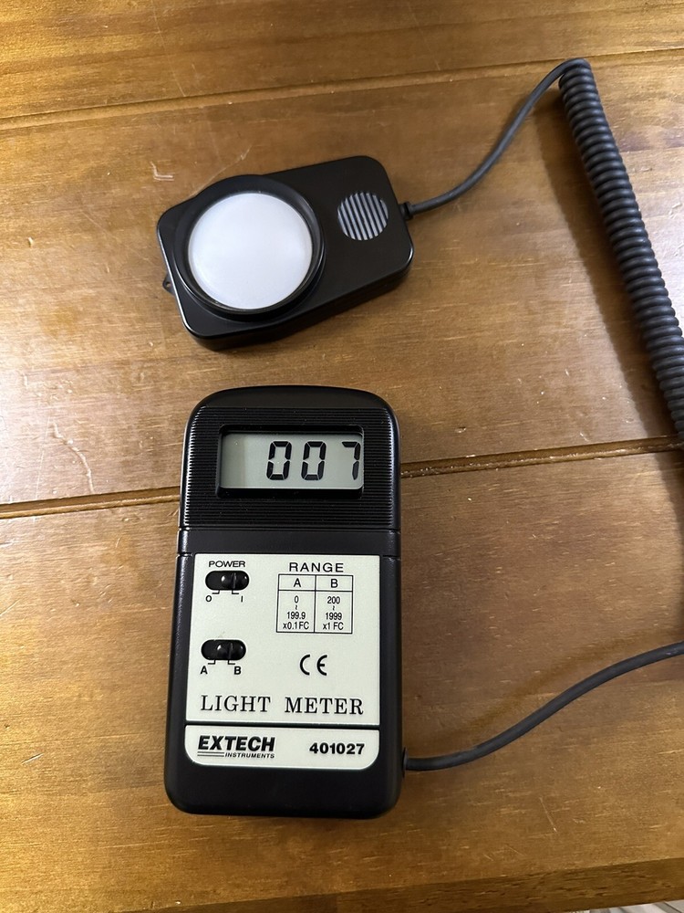 EXTECH 401027 FOOT CANDLE DIGITAL LIGHT METER - TWO RANGE 200FC/2000FC