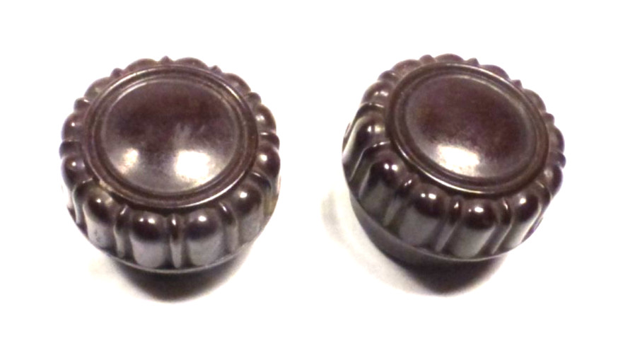 vintage WARDS AIRLINE 62-230 / 62-240 BATTERY TABLETOP:  SET  2 BAKELITE  KNOBS