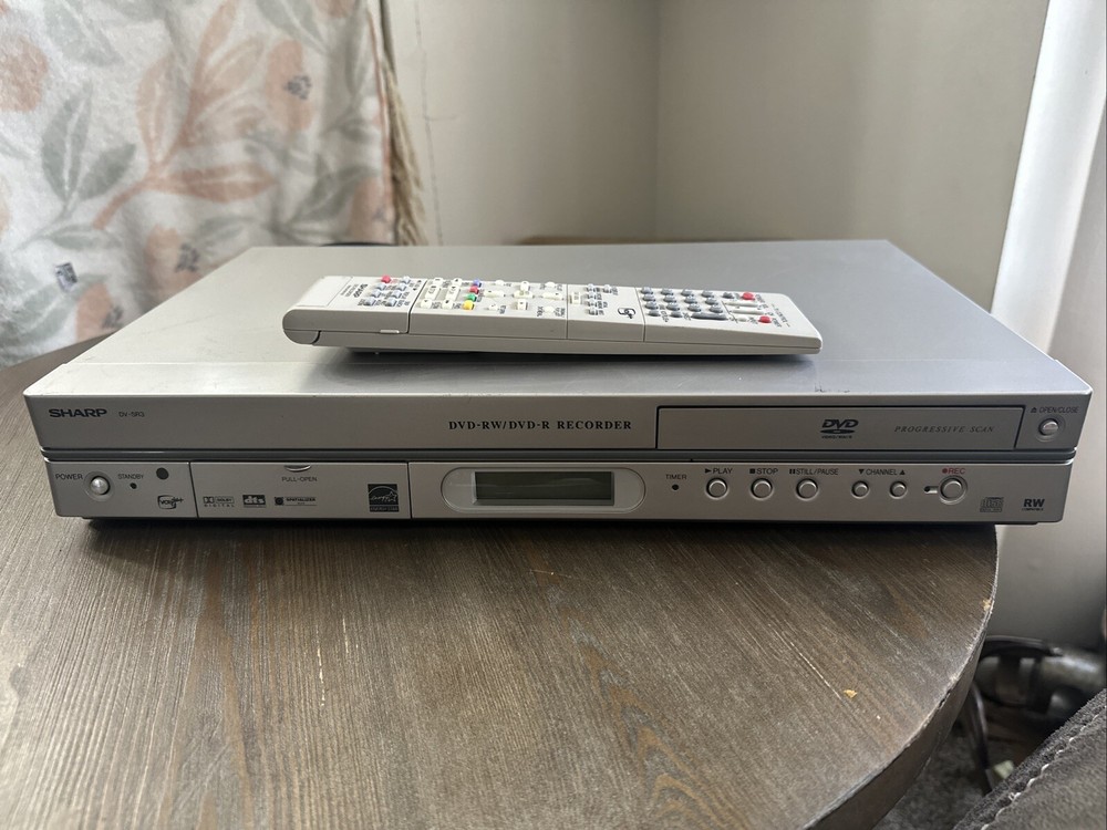 Sharp DV-SR3U Progressive Scan DVD-RW / DVD-R Recorder DVD Player W/Remote