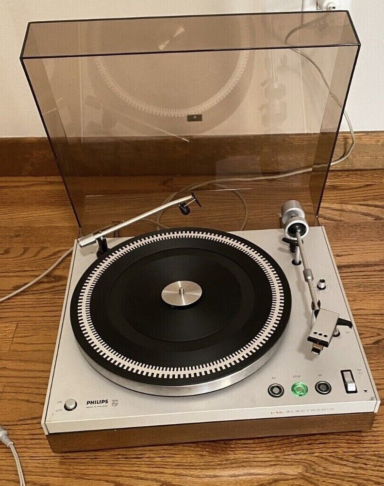 Philips 212 Electronic Turntable – Original Philips Cartridge and Record Sweeper