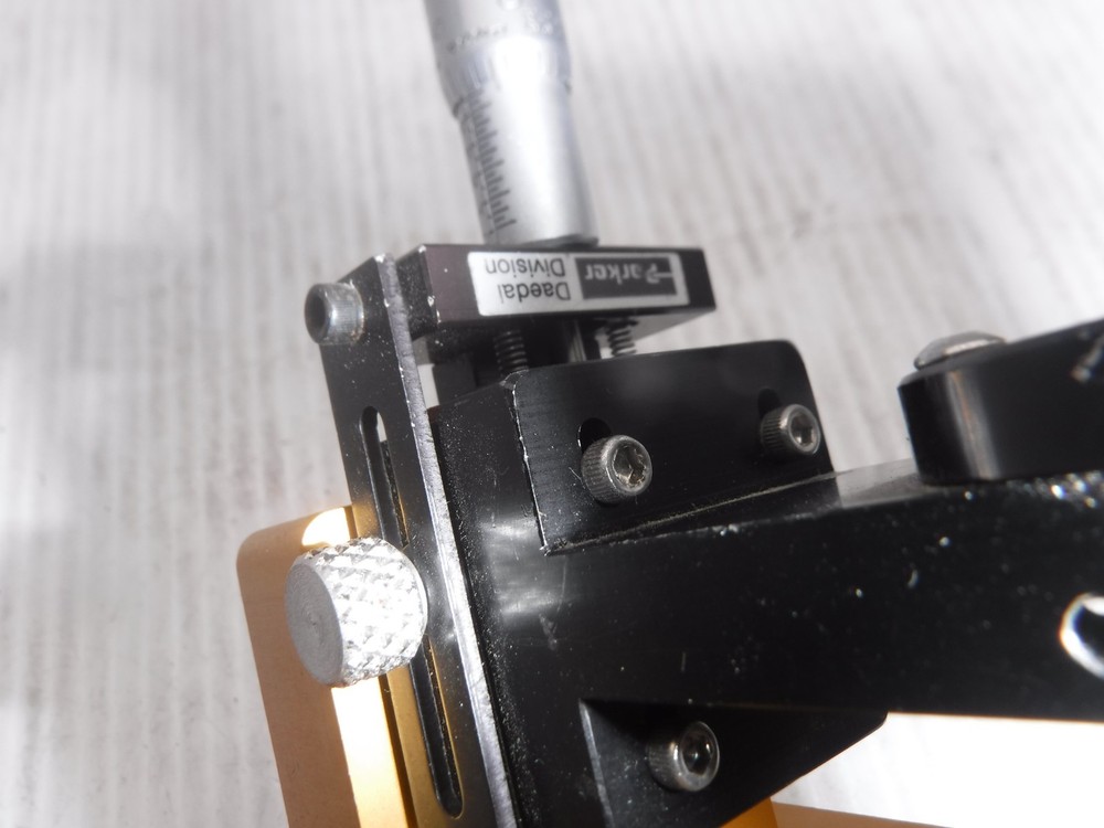 Parker Model 3902 Ball Bearing Micro Positioner w/ Starrett Micrometer