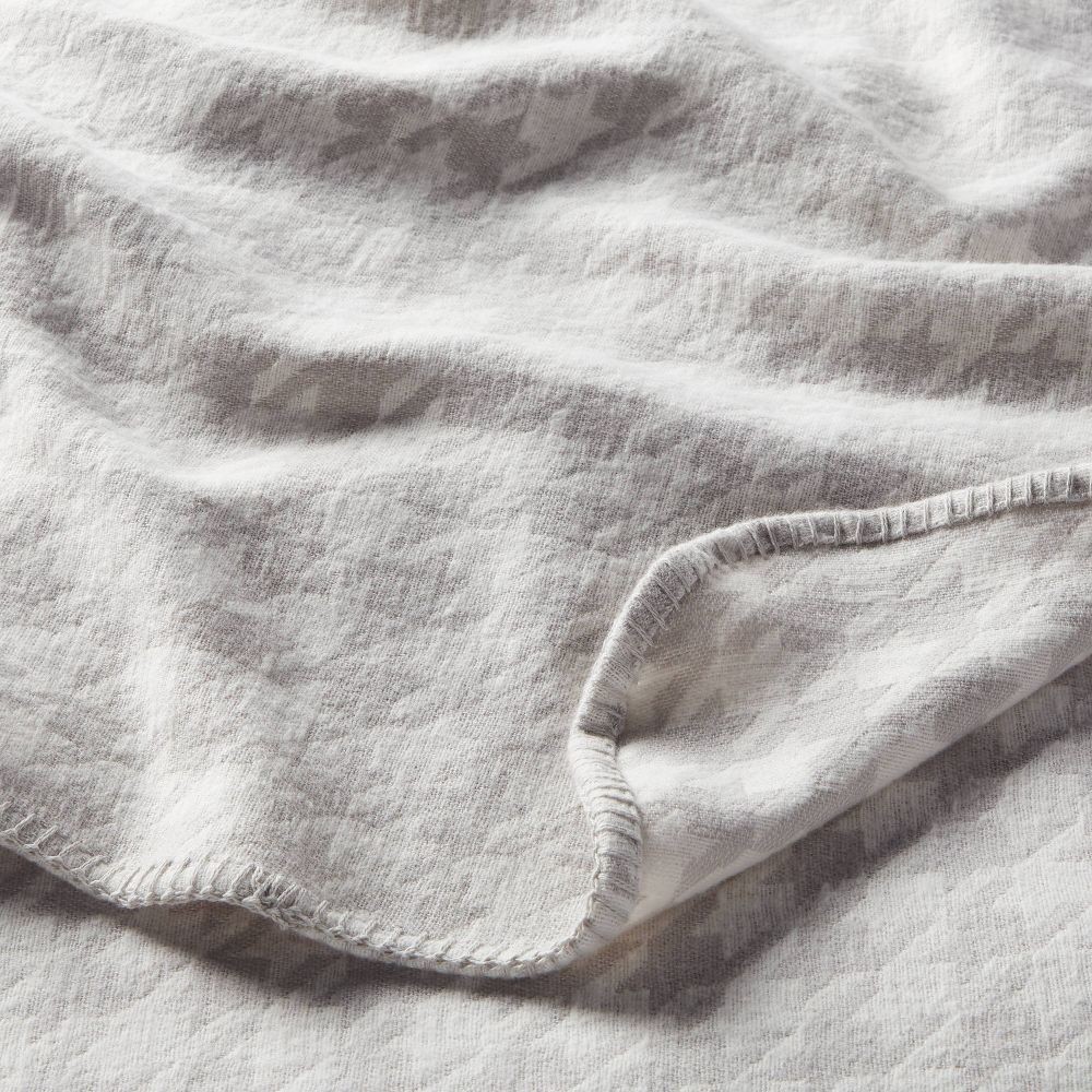 Full/Queen Brushed Cotton Blanket Gray Houndstooth - Threshold