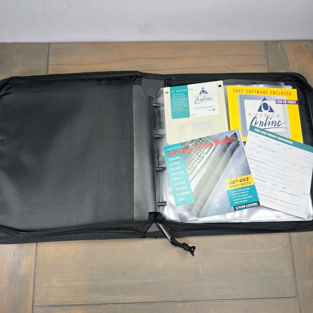 Case Logic 3.5 Floppy Disc Binder Holds 40 Disc.