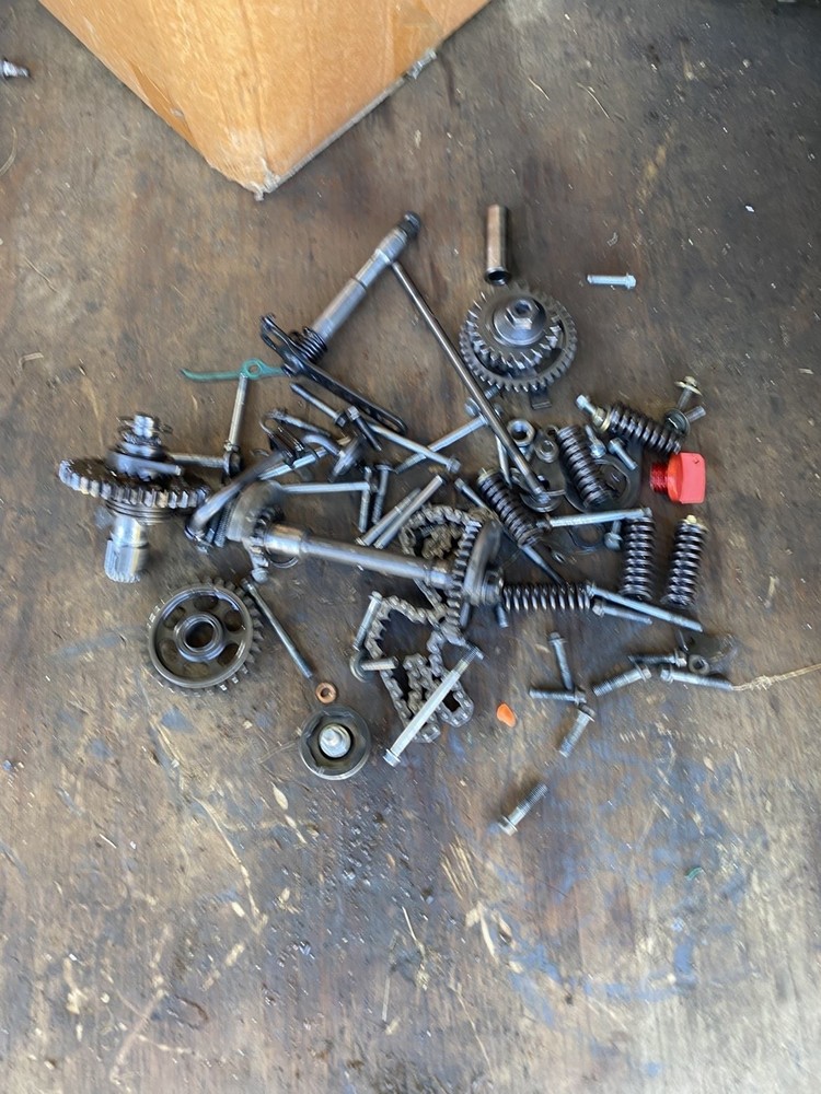 2004 Honda CRF450R  MISCELLANEOUS BOLTS  / HARDWARE