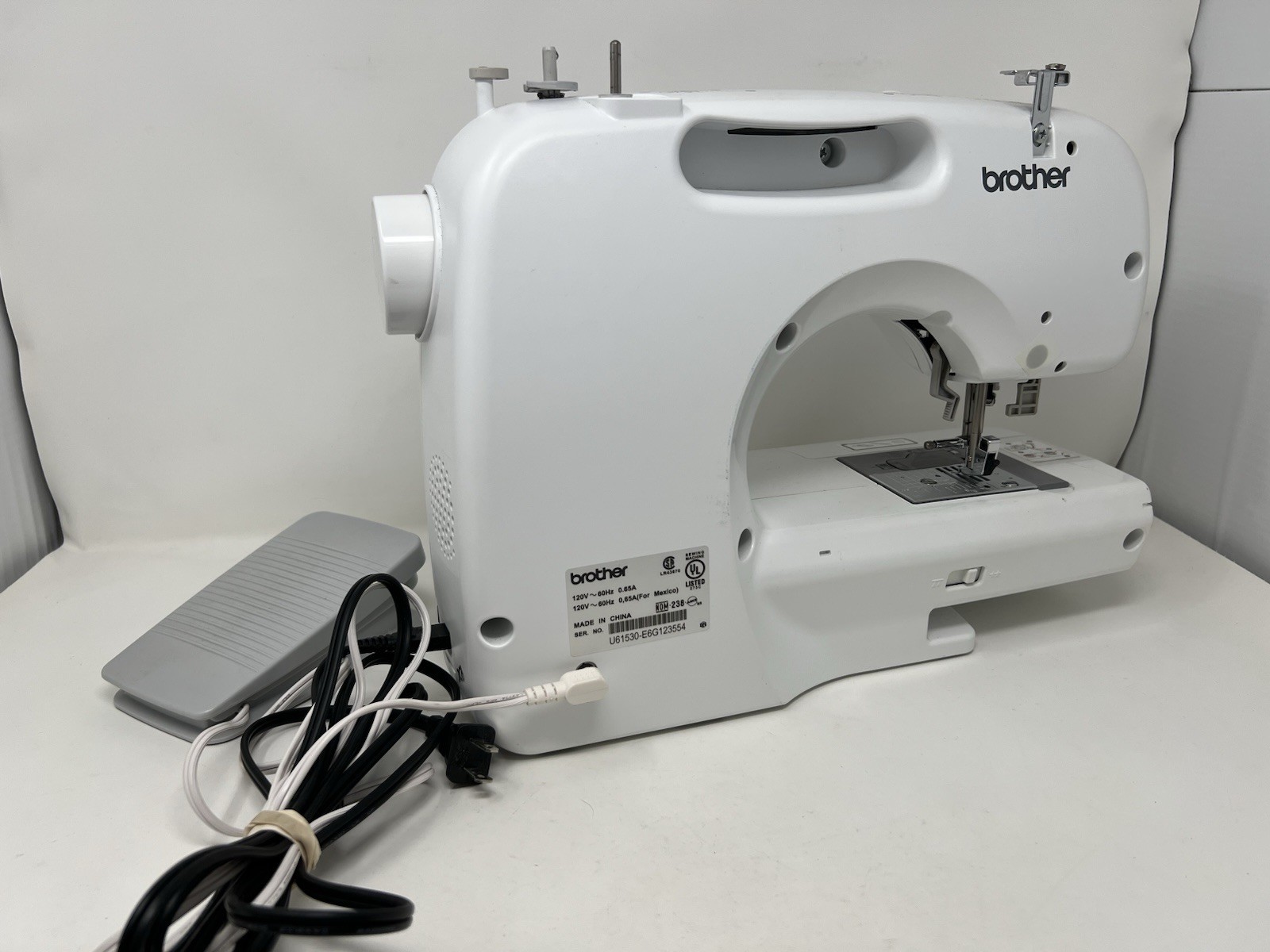 Brother CS-6000i Computerized Sewing Machine with Foot Pedal & Hard Case TESTED