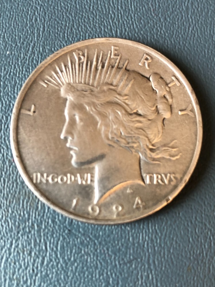 1924  PEACE    DOLLAR    90 % Silver      (M2040)
