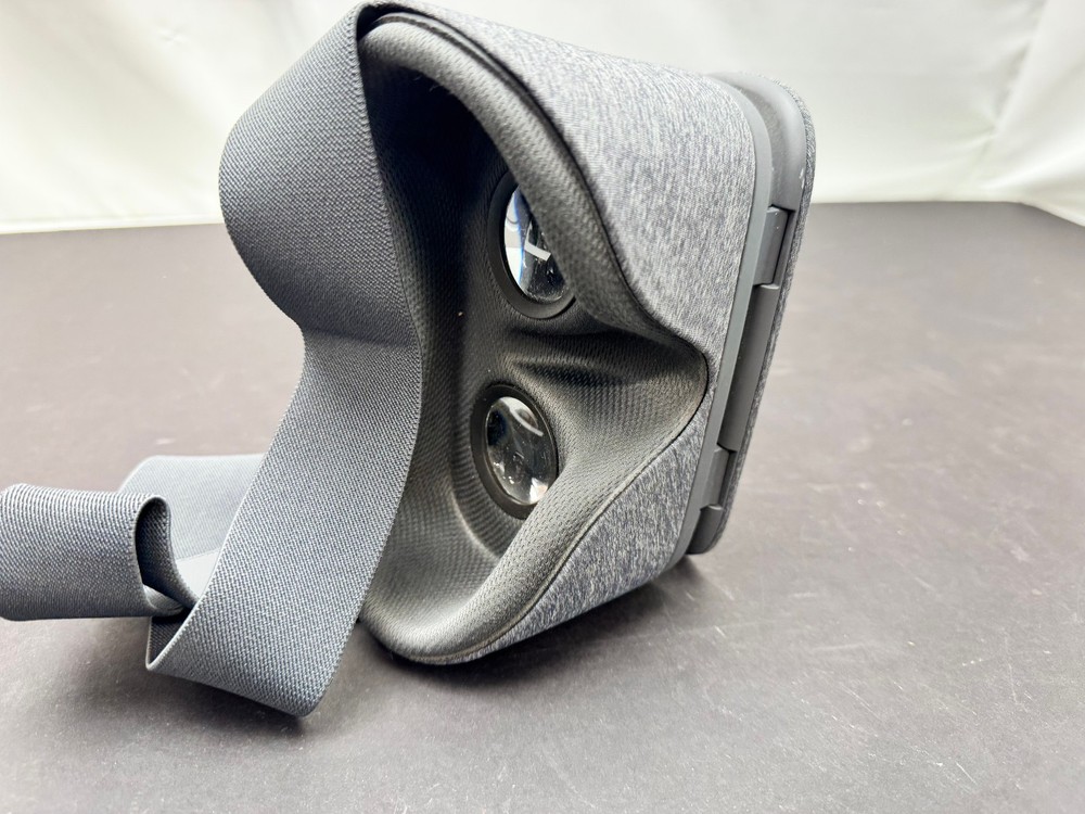 Google Daydream View - VR Headset for Smartphone (Slate)