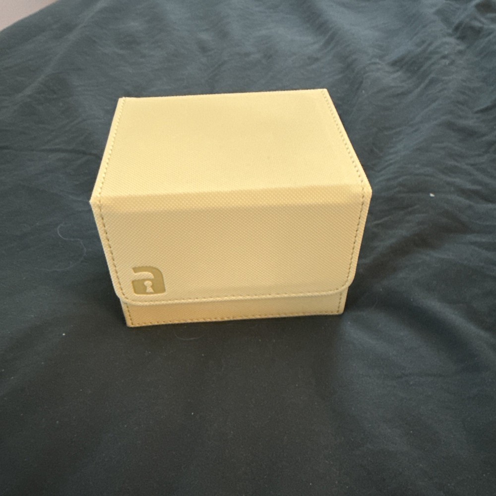 Vault X Sideloading Deck Box, 100+ Sleeved, Pastel Yellow