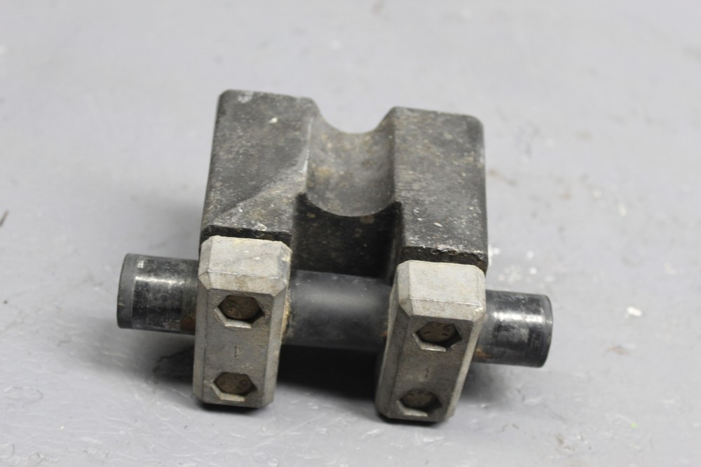2000 ARCTIC CAT THUNDERCAT HANDEBAR BLOCK MOUNT