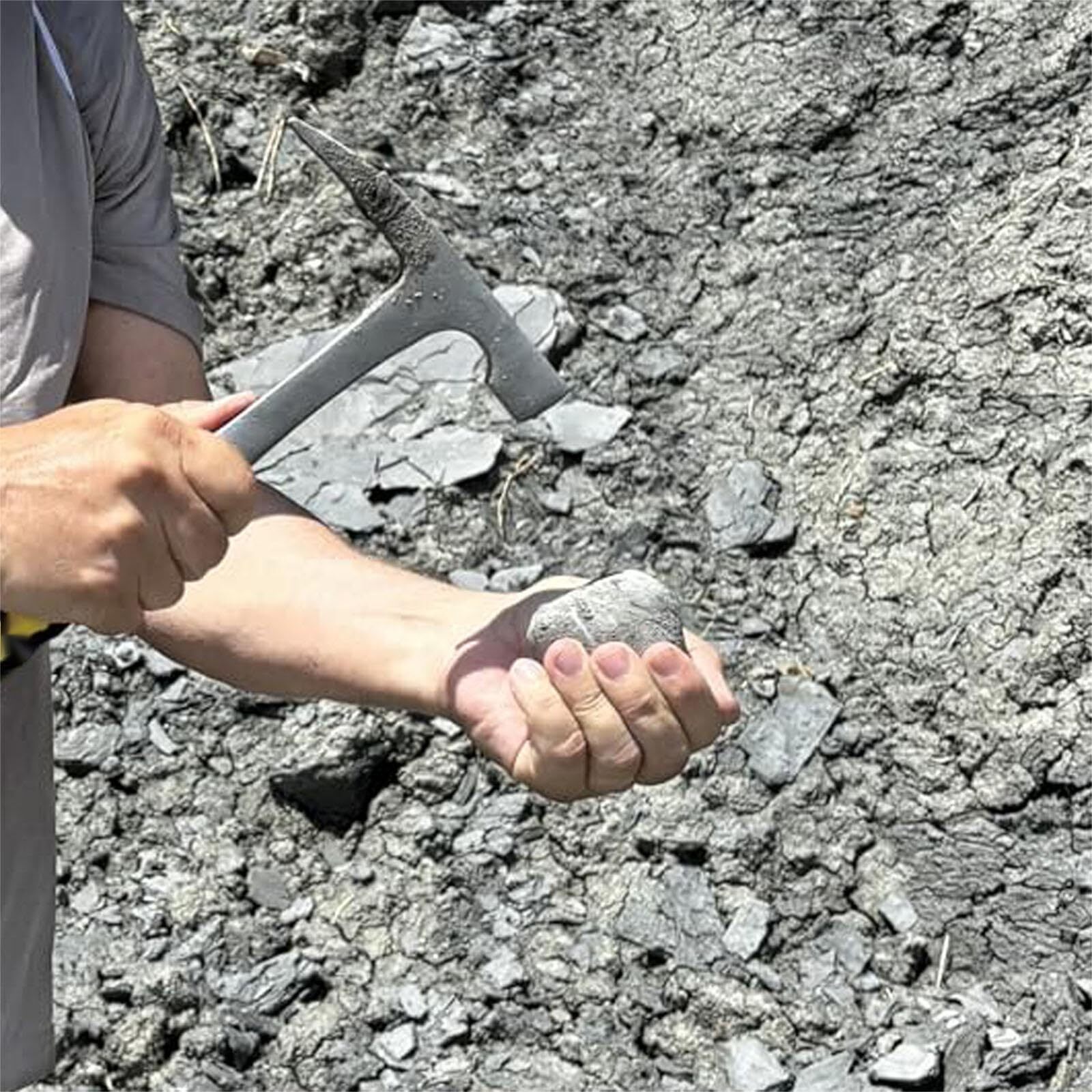 HAKZEON 32oz Rock Pick Hammer, 12 Inch Premium Carbon Steel Chipping Hammers