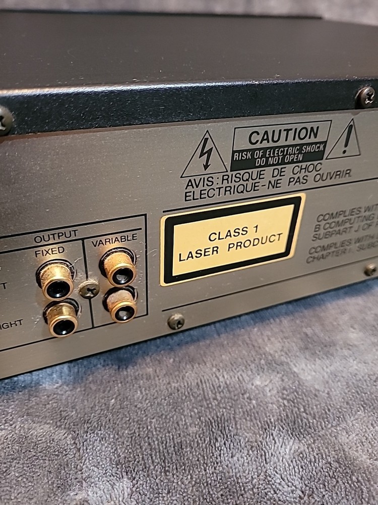 HARMON KARDON HD7500 Compact Disc Player (READ)