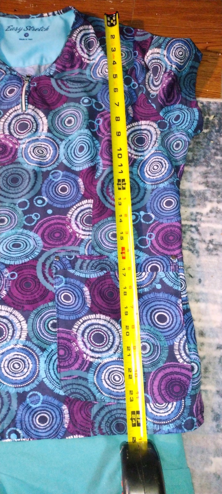 SET OF 2SCRUB TOPS AND MATCHING PANTS FOR BOTH IN MED.